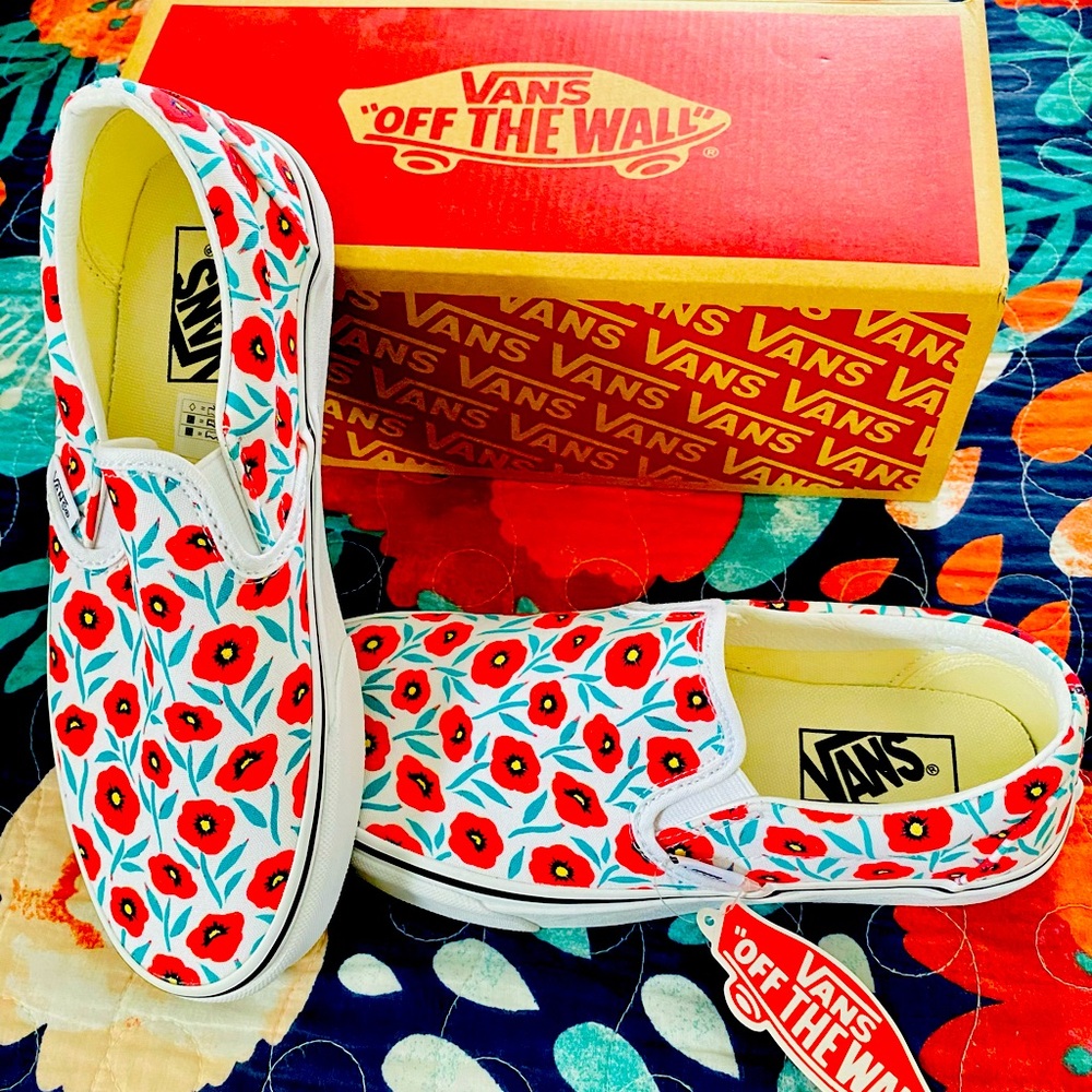 NWT Vans slip on women’s shoes with Poppy flowers. Size 8.